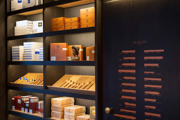 Dunhill’s 1A St James’s combines the best of cigars and Clubland