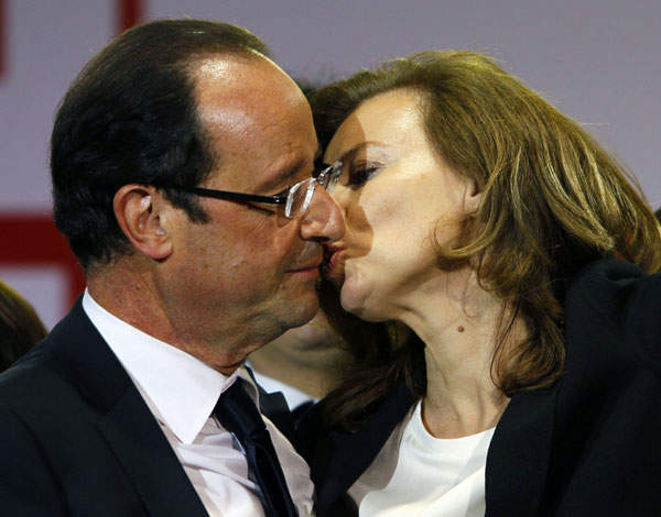 If Francois Hollande dumps Valerie Trierweiler, what is she entitled to?