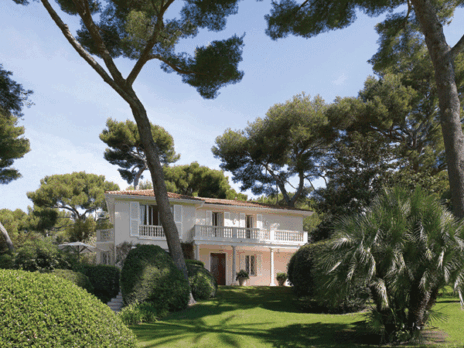 Fixed in glamour, Hotel du Cap-Eden-Roc is time and fashion-proof