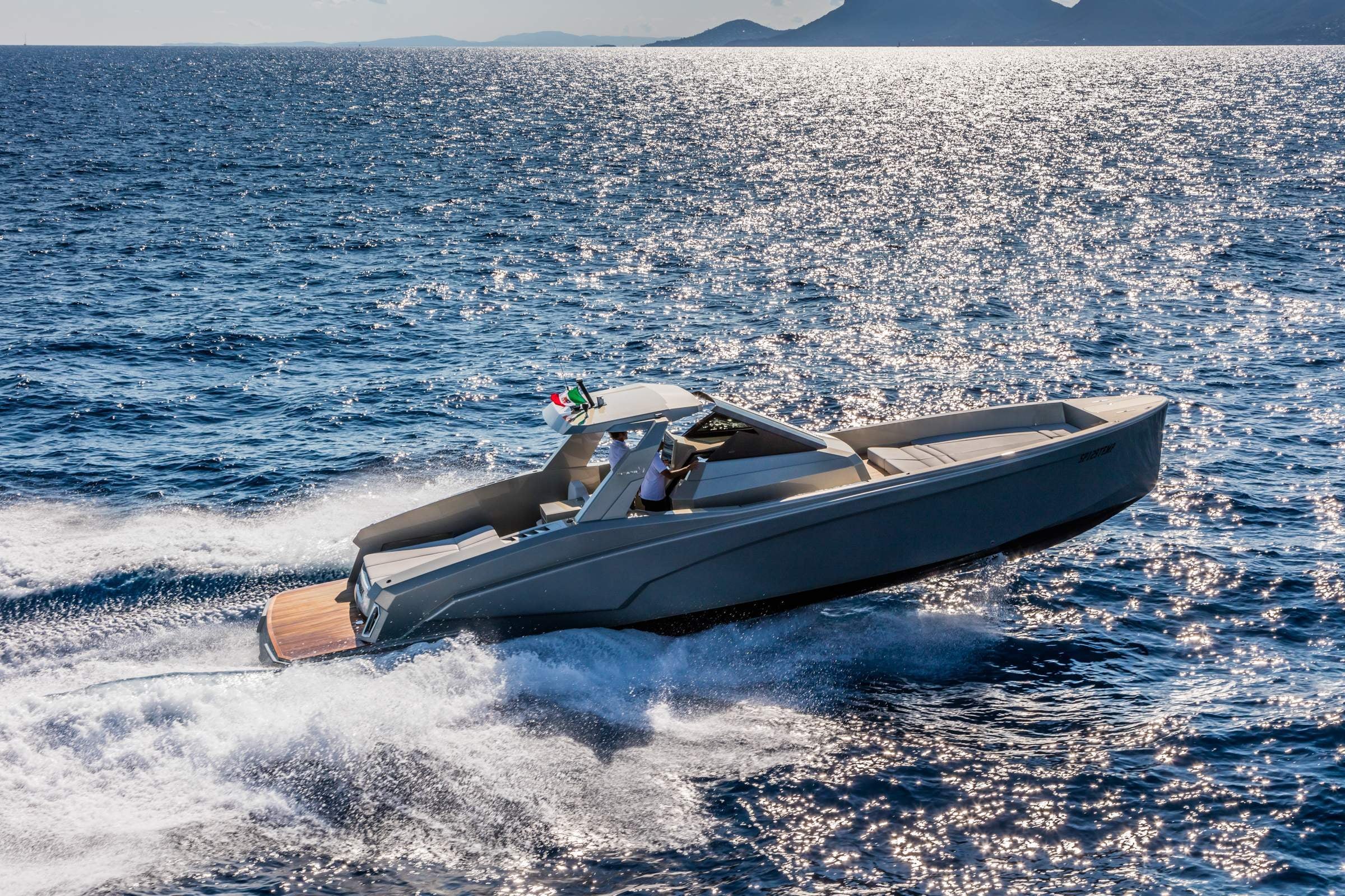 The 43-foot Kifaru baby yacht The 43-foot Kifaru baby yacht