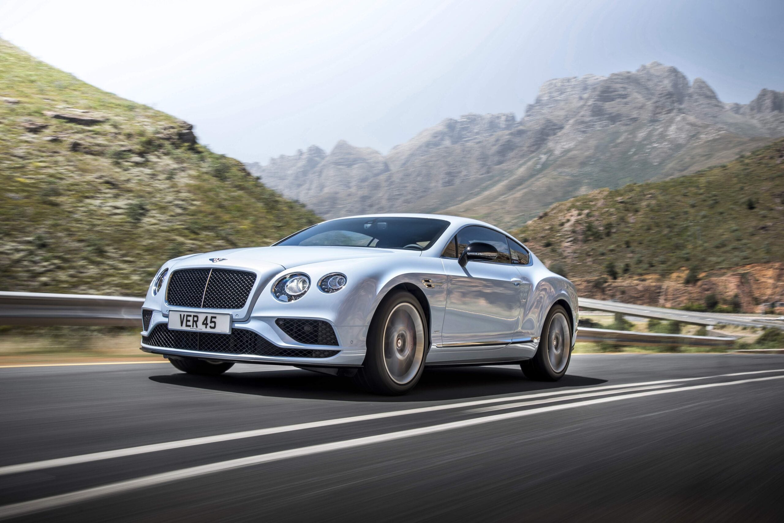 Bentley's V8S duo dazzle on the road Bentley's V8S duo dazzle on the road