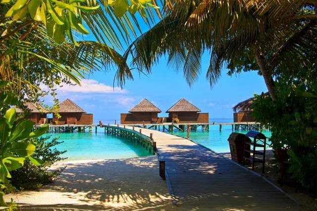 veligandu-island-in-maldives-holiday-water-houses