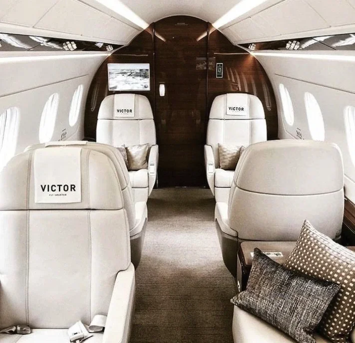 Fly Victor interior