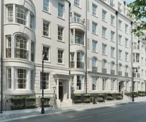 1 Mayfair, Hill Street Elevation, Designed by Robert A.M. Stern Architects (RAMSA) Credit_ Caudwell