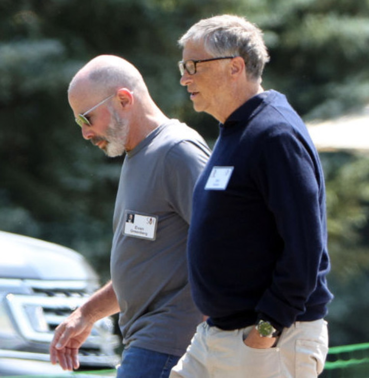 Bill Gates walking on a sunny day with his Casio Duro on his left wrist.