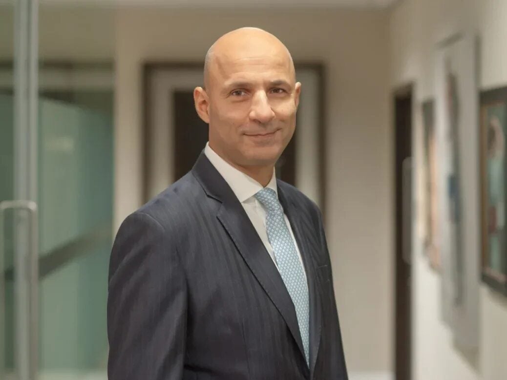 Demir Avigdor, Standard Chartered