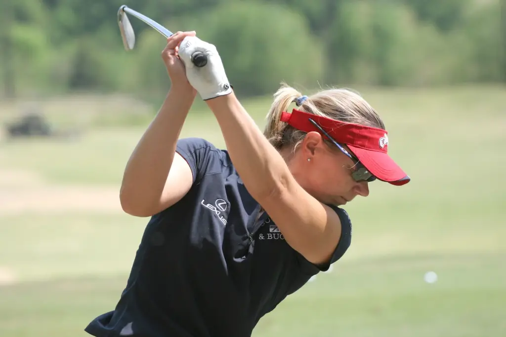 Annika Sörenstam playing golf 
