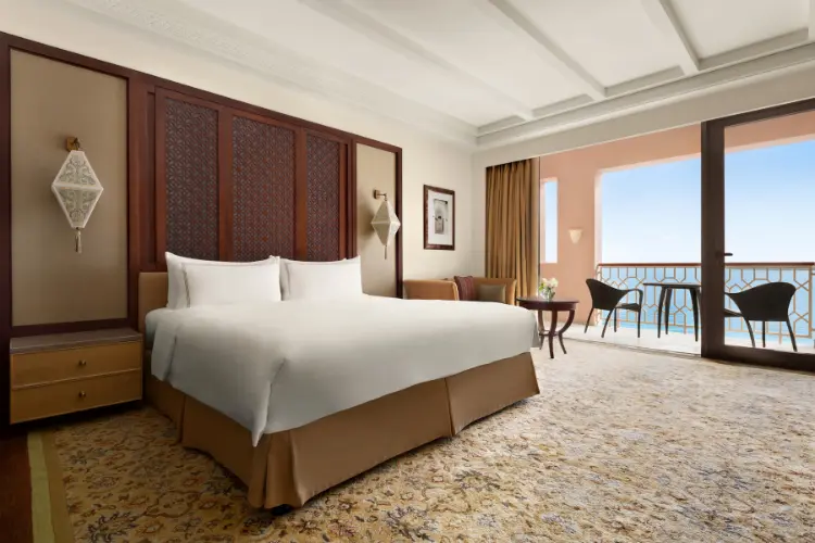 Panoramic sea view room at Al Husn