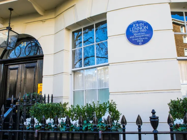 A blue plaque on Montagu Square in London, marking the location where music legend John Lennon once lived.