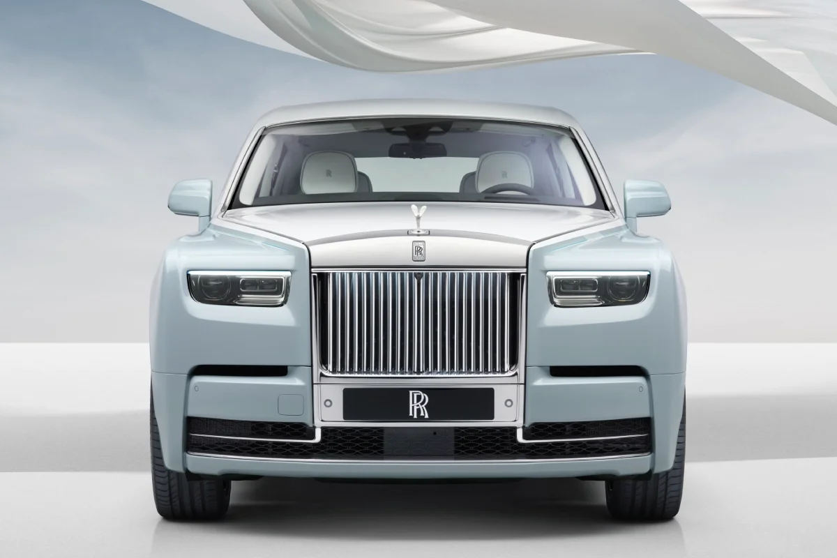 Record-breaking luxury bespoke sales drive £300 million Rolls-Royce expansion