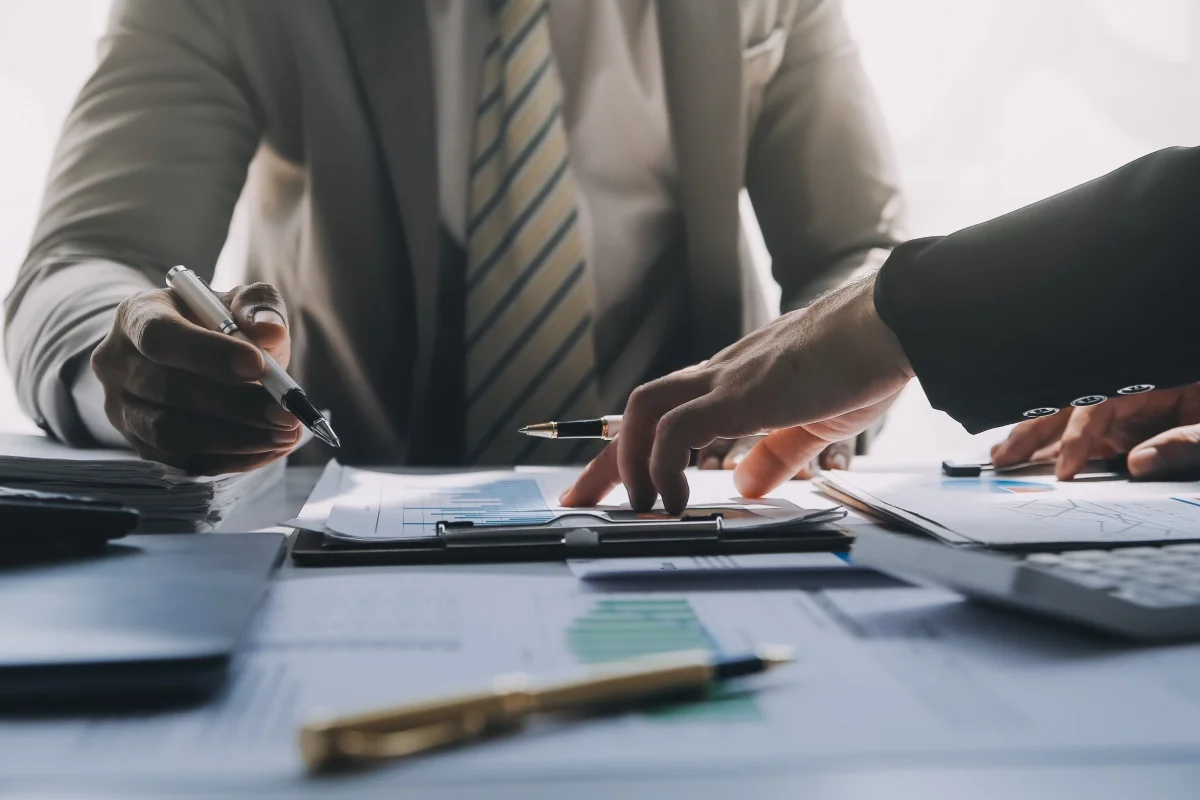 Single-family office v multi-family office: Key differences, benefits and drawbacks Single-family office v multi-family office: Key differences, benefits and drawbacks
