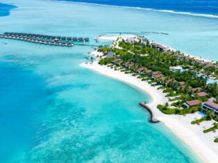 Barefoot bliss at the Maldives' Kuda Villingili Resort
