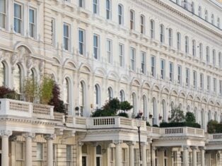 Super-rich return to market even as sales of ultra-prime homes in central London continue to drop